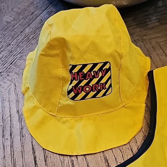 Kids construction worker vest and hat - Picture 2 of 9